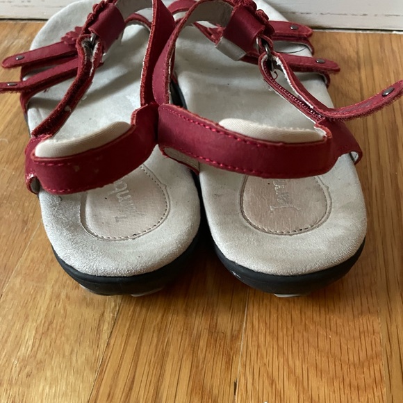 Jambu Red Floral T-Strap Women’s Sandals - Picture 4 of 7